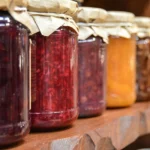 Bocaux de préparation pour les plats du restaurant La Table de 3 à Bordeaux.