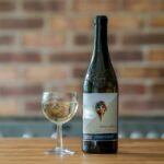 Verre de Pinot Grigio blanc, à la carte du restaurant La Table de Trois à Bordeaux.